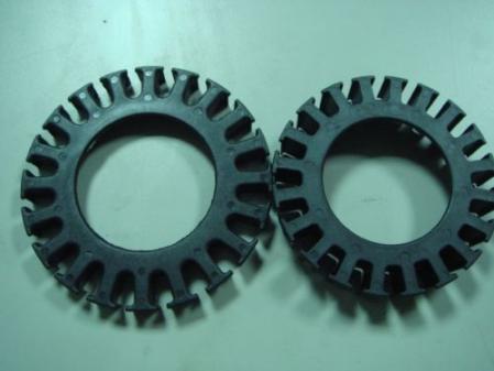 射出成型(鐵心襯套、絕緣襯套)